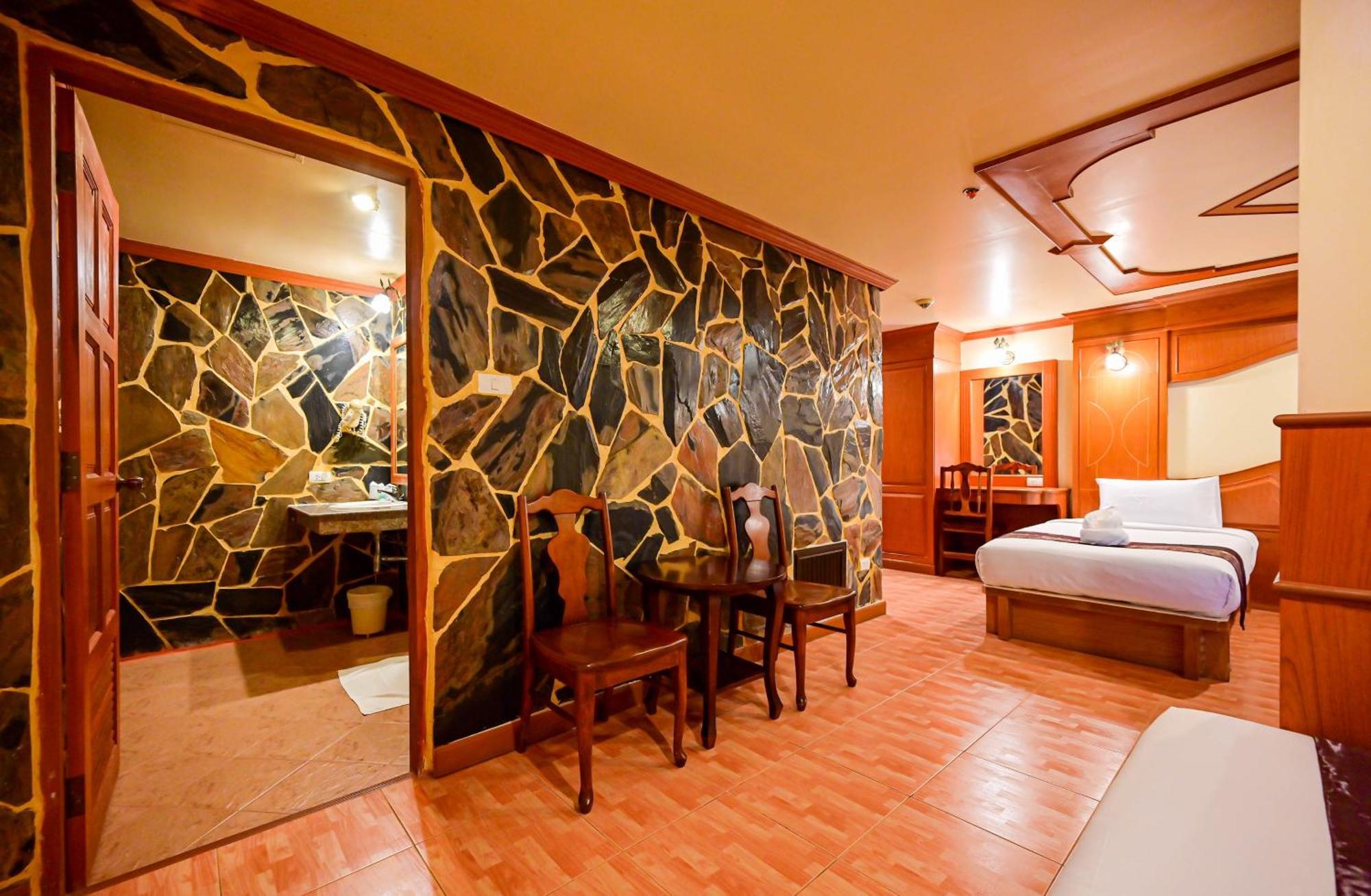 Tiger Complex Hotel Patong Exterior photo