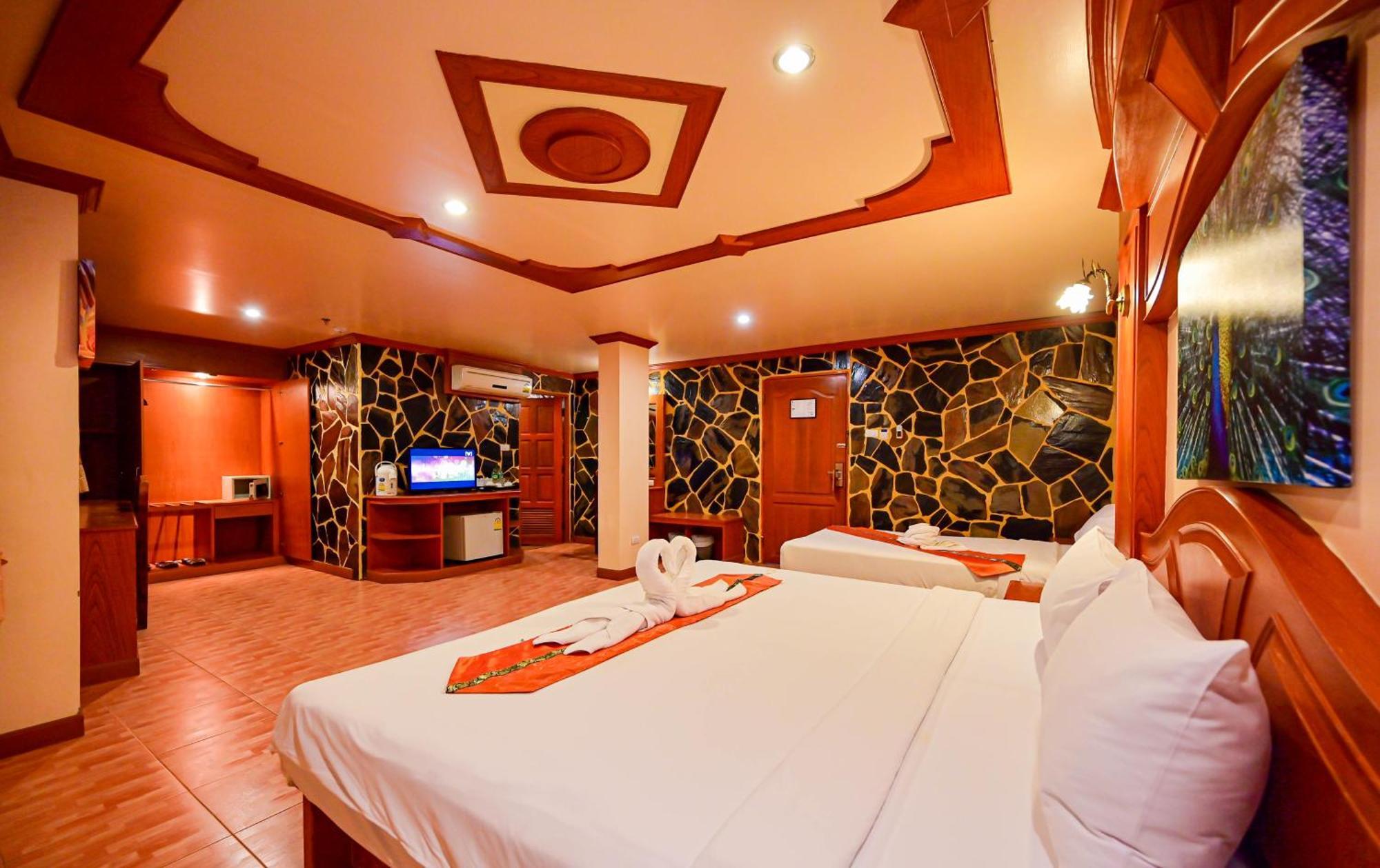 Tiger Complex Hotel Patong Exterior photo