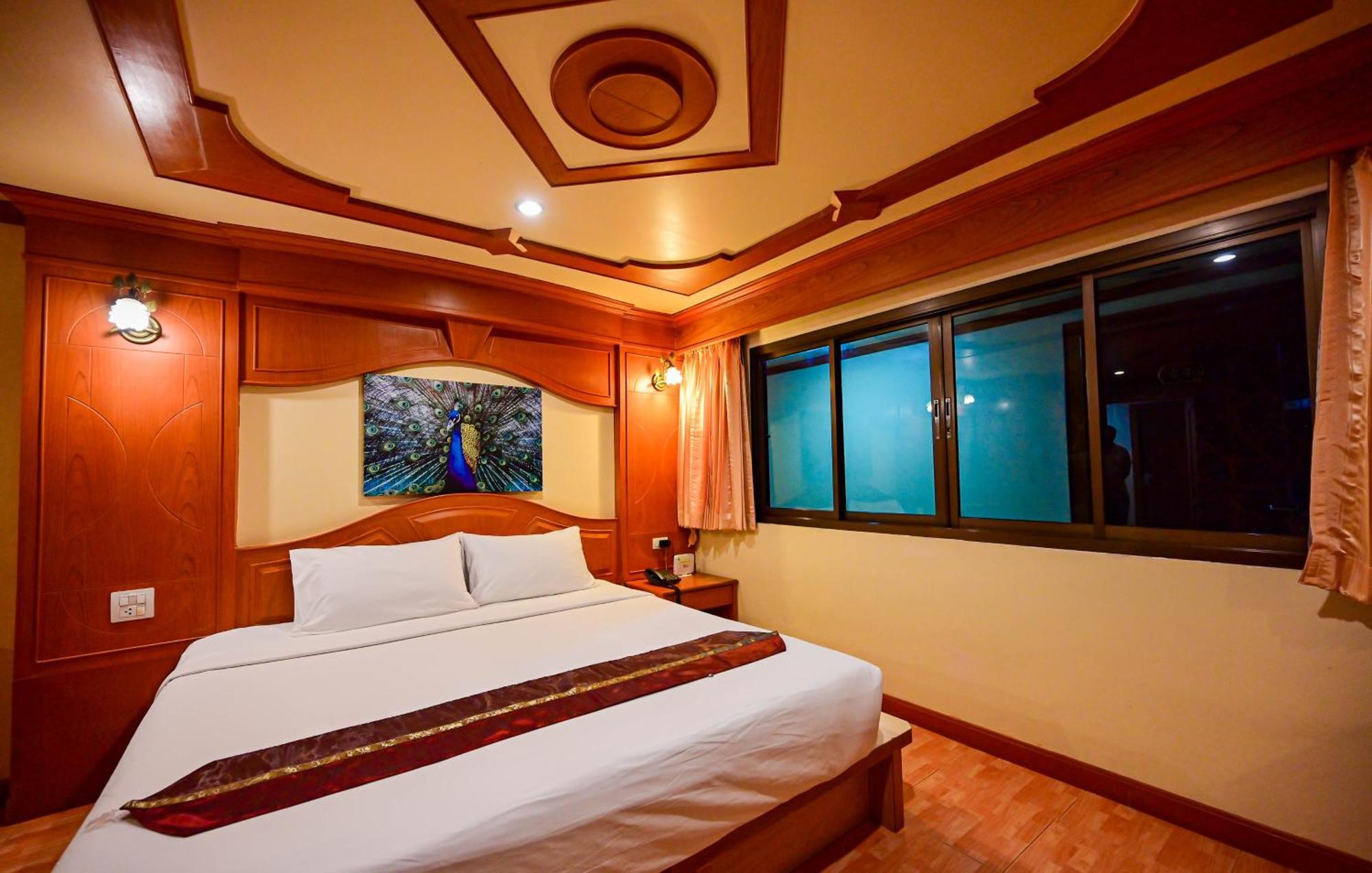 Tiger Complex Hotel Patong Exterior photo