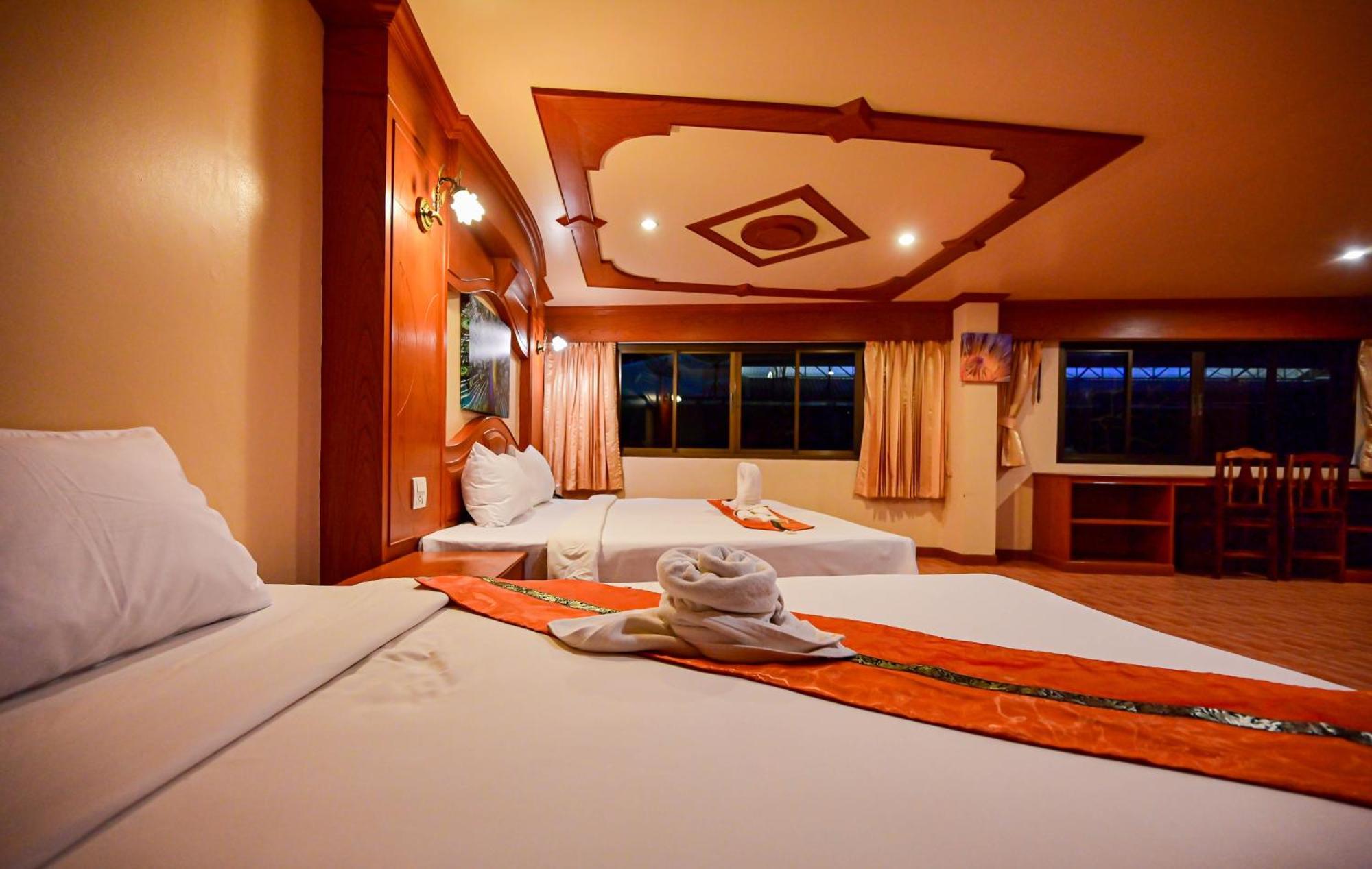 Tiger Complex Hotel Patong Exterior photo