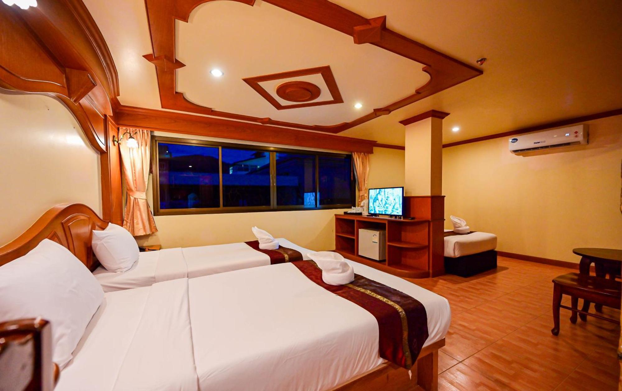 Tiger Complex Hotel Patong Exterior photo