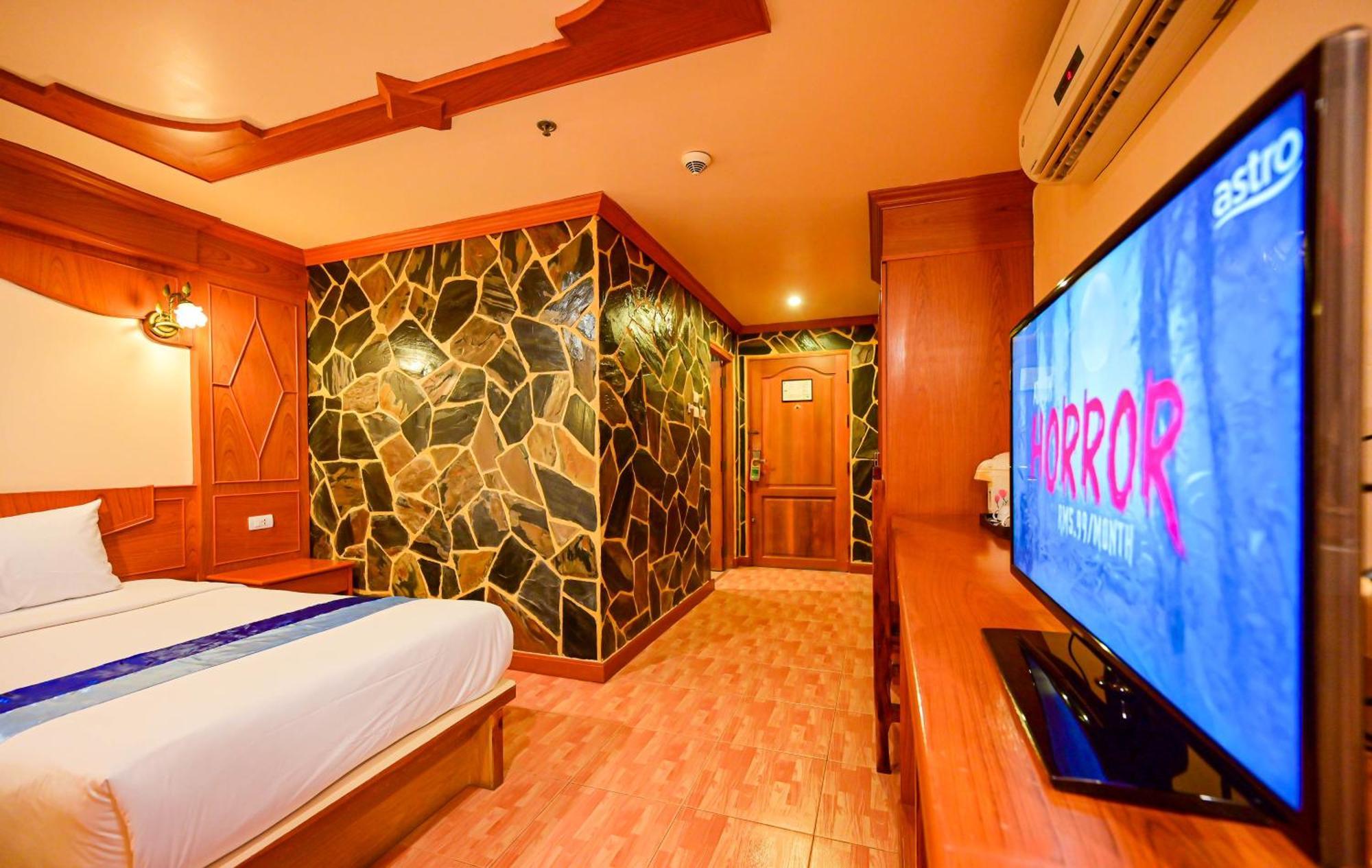 Tiger Complex Hotel Patong Exterior photo