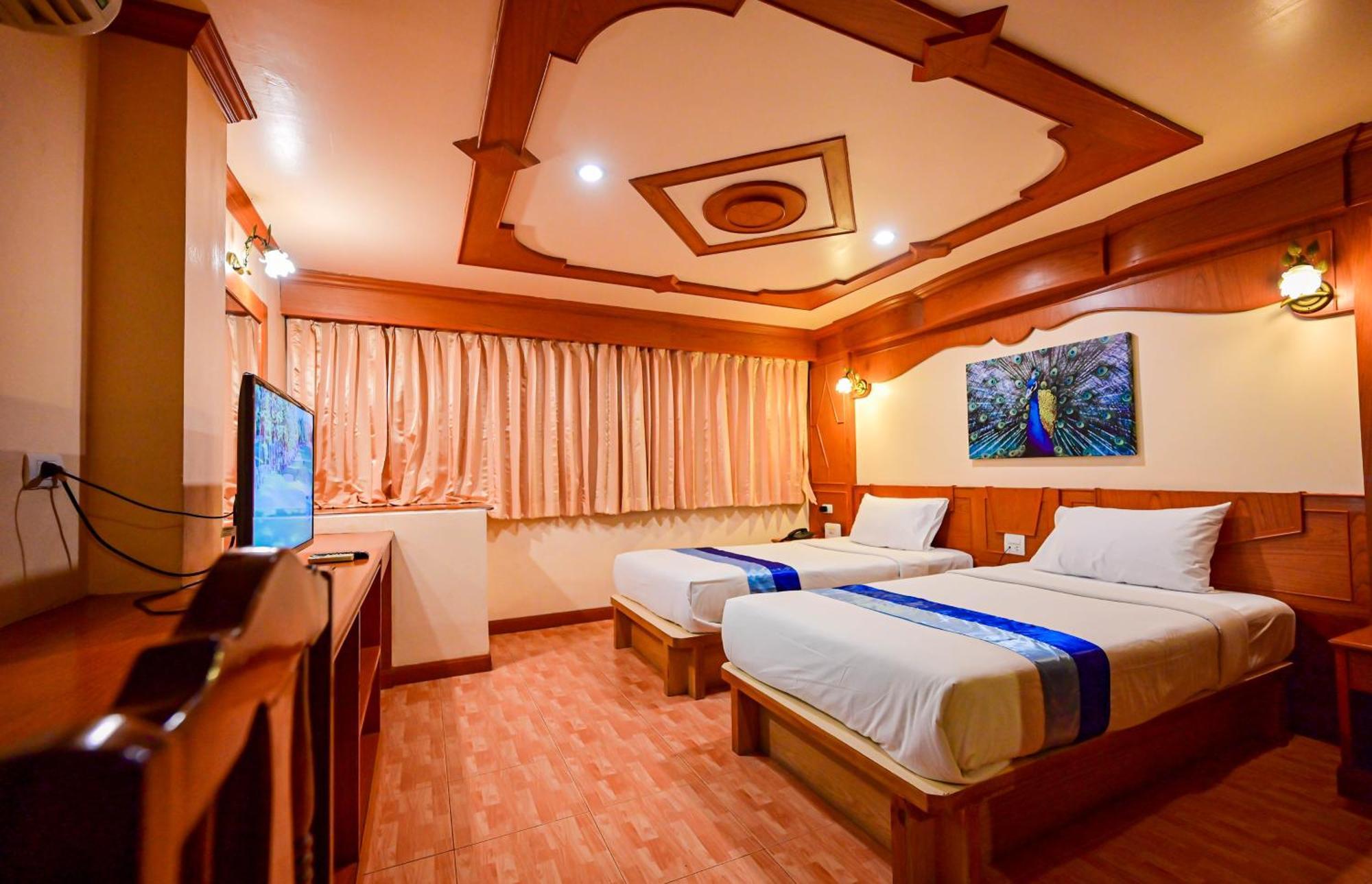 Tiger Complex Hotel Patong Exterior photo