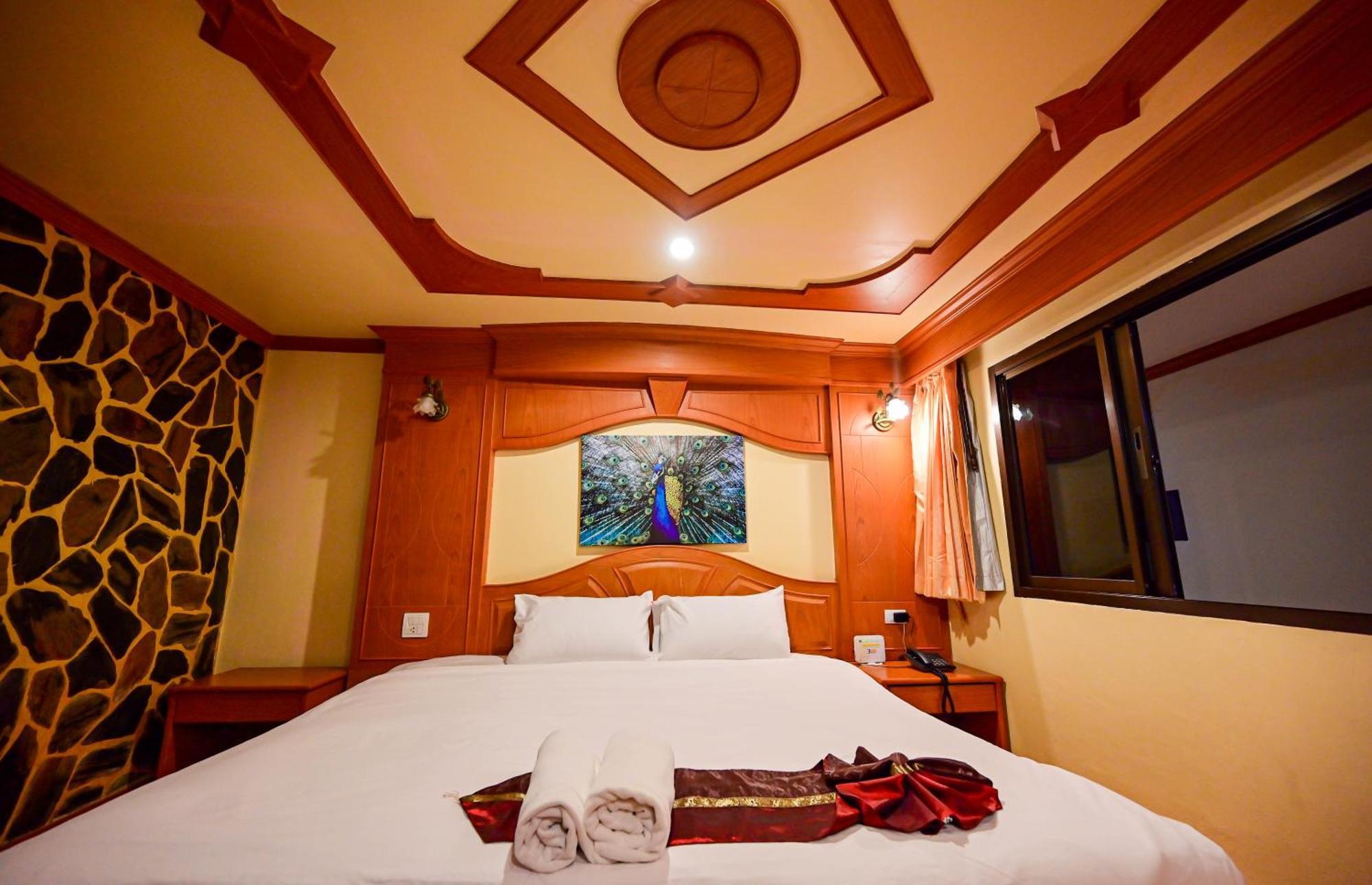 Tiger Complex Hotel Patong Exterior photo